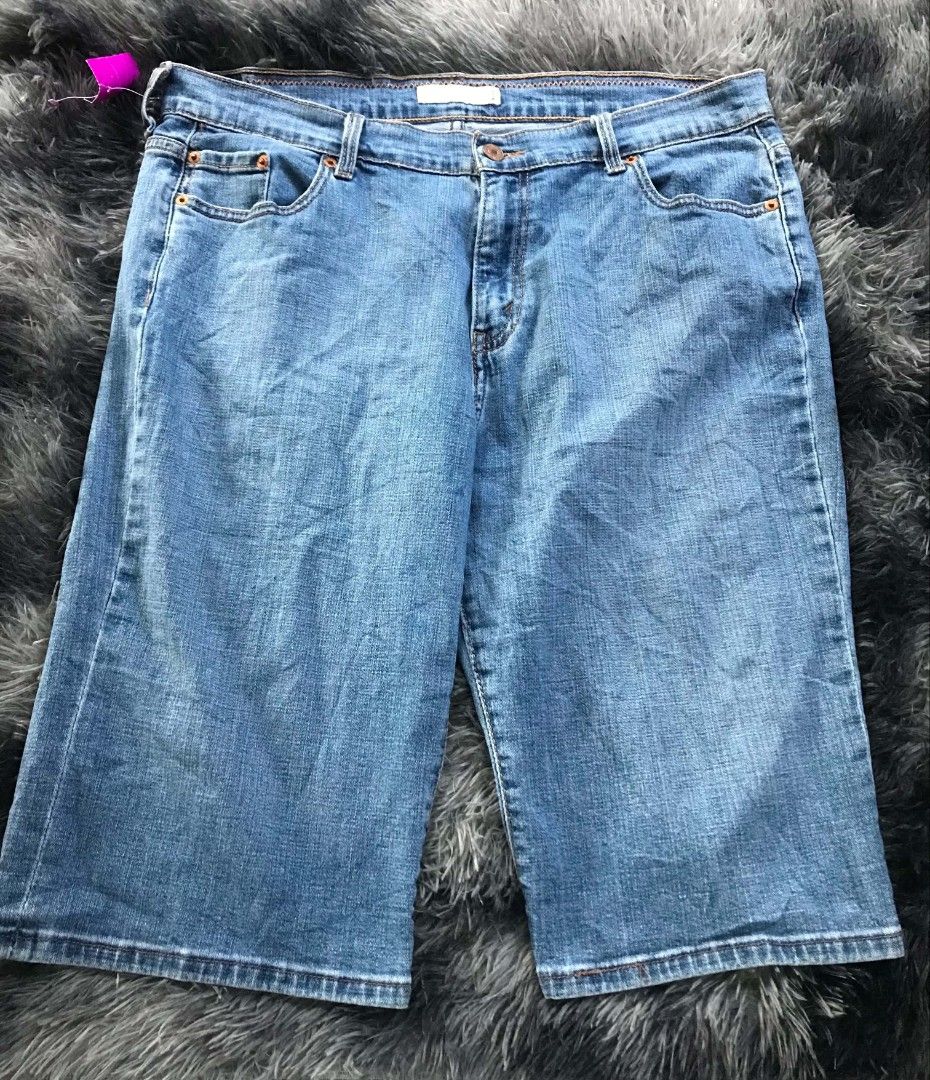 Levi's 515 Denim Shorts (Category: Shorts) located in Caloocan City. Submitted by jomelstreetthrift (Listing ID 1467629045, Image 2). Description: - Brand/Style: Levi's 515 Denim Shorts - Size: 36 - Color/Wash: Medium wash blue - Material: Comfortable cotton and spandex blend patch, and signature red tab - Origin: Made in Egypt.