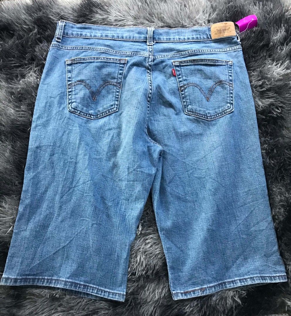 Levi's 515 Denim Shorts (Category: Shorts) located in Caloocan City. Submitted by jomelstreetthrift (Listing ID 1467629045, Image 1). Description: - Brand/Style: Levi's 515 Denim Shorts - Size: 36 - Color/Wash: Medium wash blue - Material: Comfortable cotton and spandex blend patch, and signature red tab - Origin: Made in Egypt.