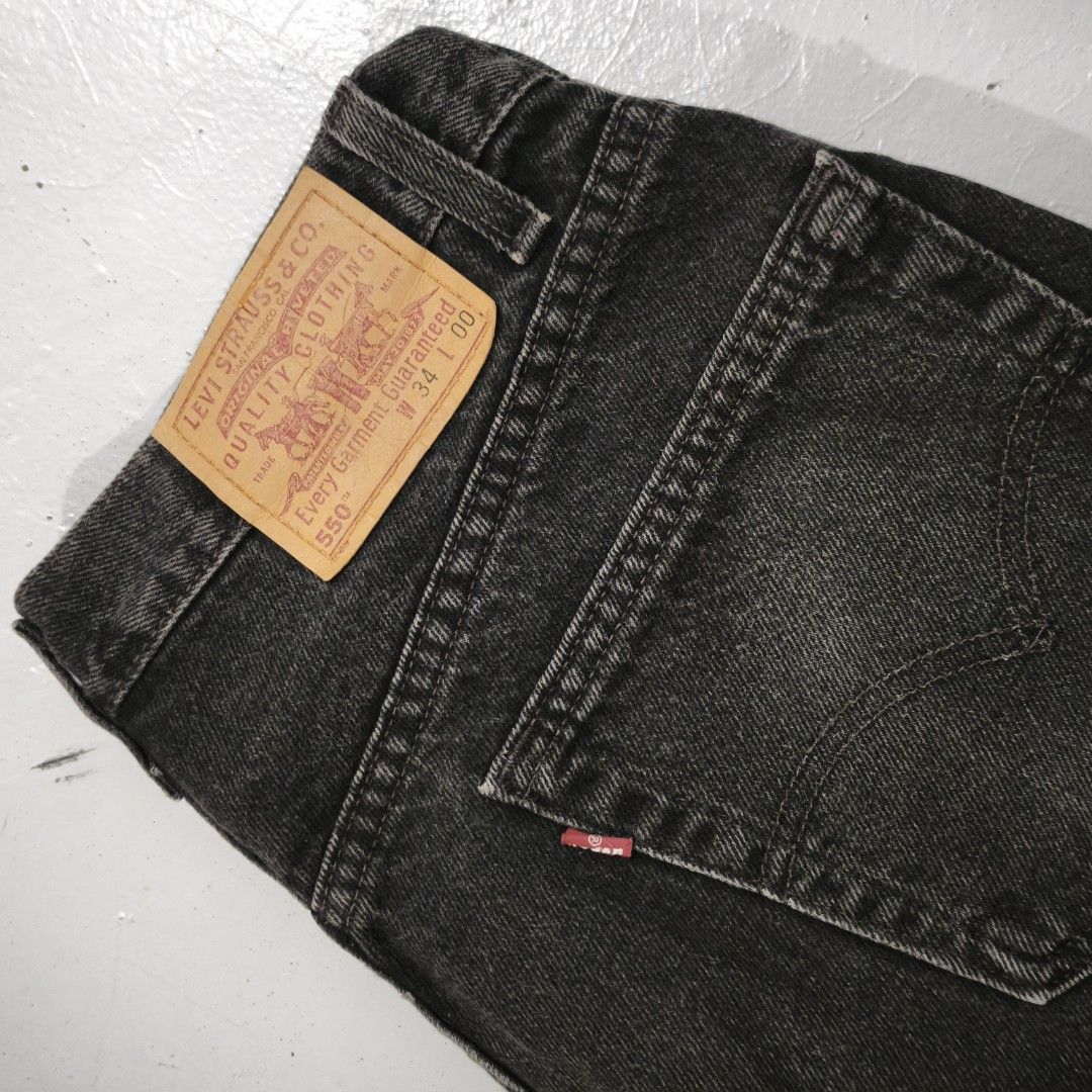 Levis 550 Relaxed Fit (Category: Shorts) located in Balingoan. Submitted by jagnusthrift.ph (Listing ID 1467616063, Image 2). Description: size 34.