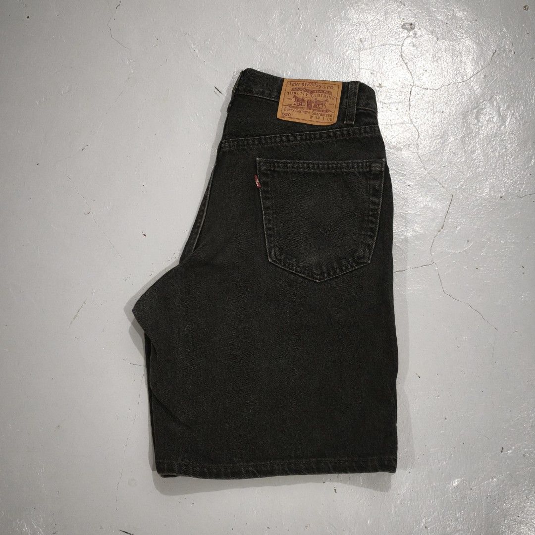 Levis 550 Relaxed Fit (Category: Shorts) located in Balingoan. Submitted by jagnusthrift.ph (Listing ID 1467616063, Image 1). Description: size 34.