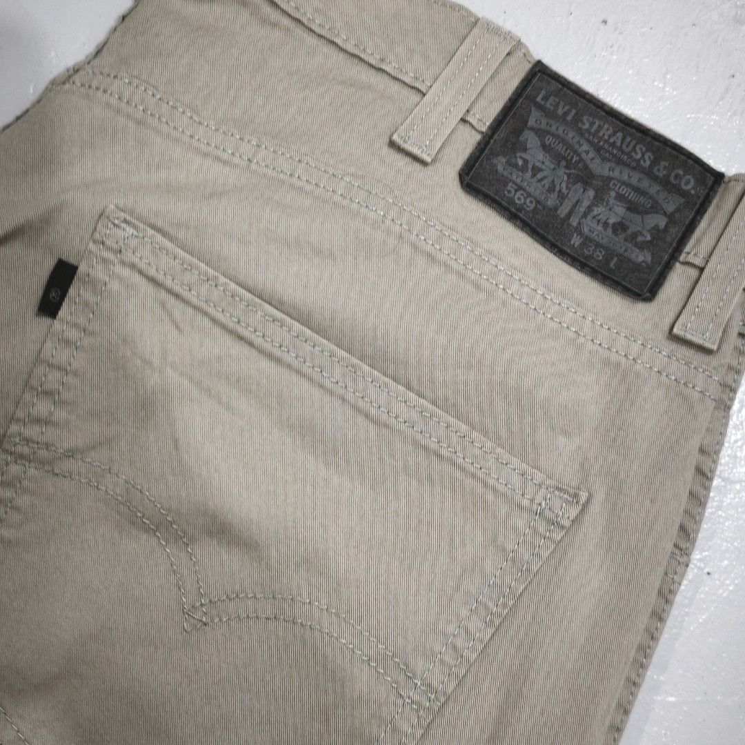 Levis 569 Shorts (Category: Shorts) located in Balingoan. Submitted by jagnusthrift.ph (Listing ID 1467614701, Image 2). Description: size 38.