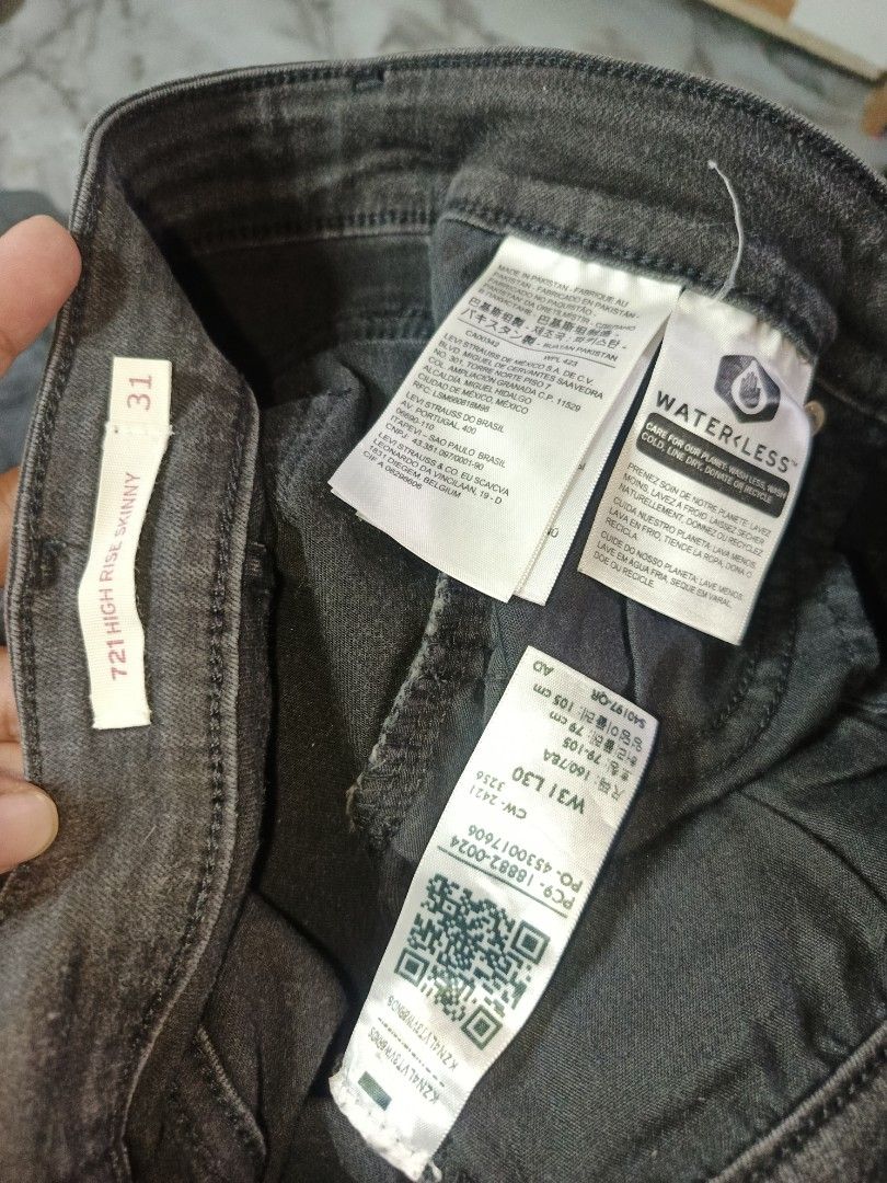 LEVI'S 721 women size:32-34 (Category: Other Bottoms) located in Quezon City. Submitted by ahyaladyblue (Listing ID 1467712612, Image 3). Description: .