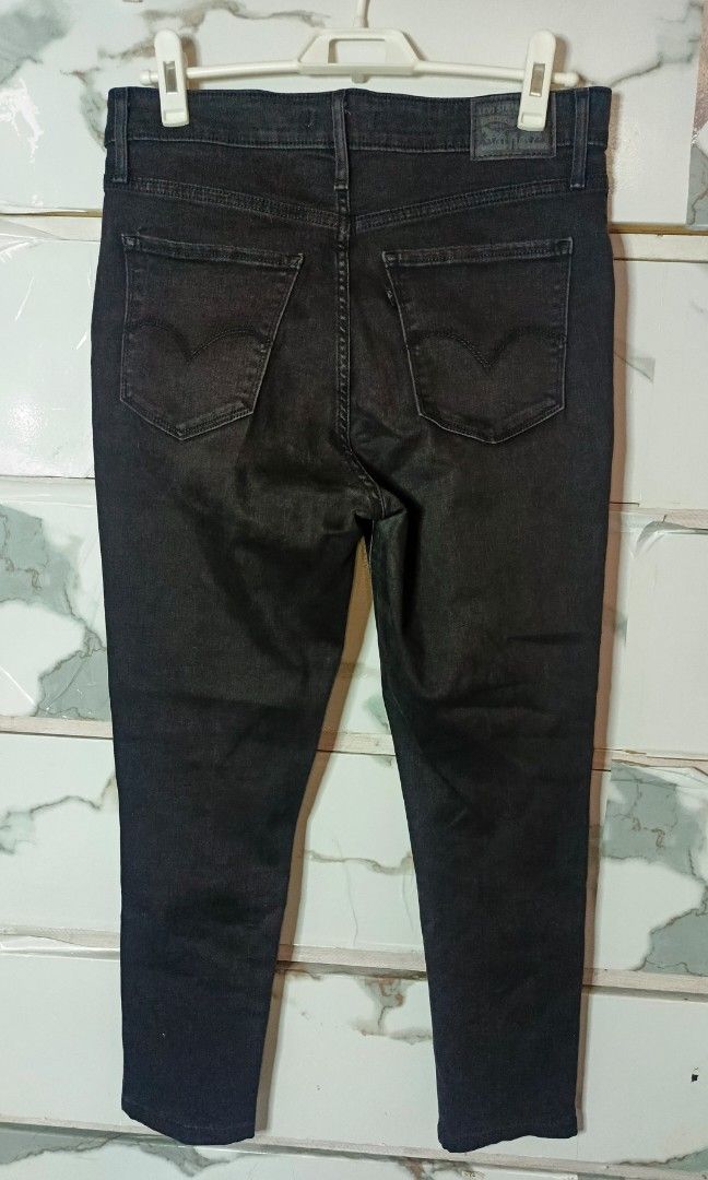 LEVI'S 721 women size:32-34 (Category: Other Bottoms) located in Quezon City. Submitted by ahyaladyblue (Listing ID 1467712612, Image 2). Description: .