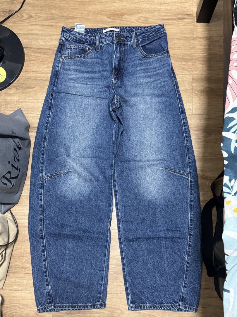 Levi’s barrel jeans (Category: Jeans) located in Manila. Submitted by bookishtati (Listing ID 1467754457, Image 1). Description: .