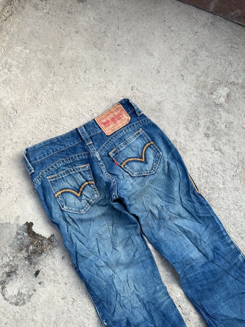 Levis bootxut jeans (Category: Jeans) located in Davao. Submitted by boss_kel (Listing ID 1467611711, Image 3). Description: Waist: 25-26 Lenght: 38 Thigh: 9 Knee: 7 LO: 9.