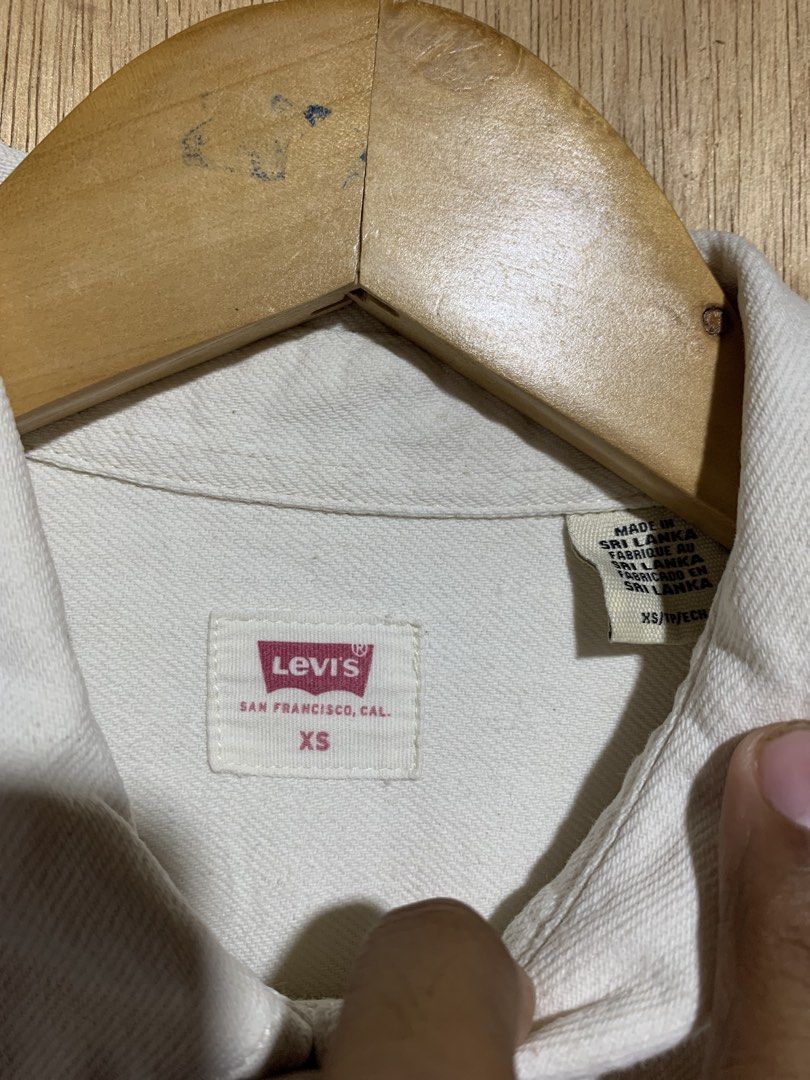 Levis Buttondown Denim L/s (Category: Formal Shirts) located in Cebu City. Submitted by handpickedxthrift (Listing ID 1467658835, Image 2). Description: Levis Buttondown Denim L/s Cream color Excellent Best fit L-XL 22 x 28 No issue Color rate 9.8/10 Toledo Cebu Unli Vc/Vouch.