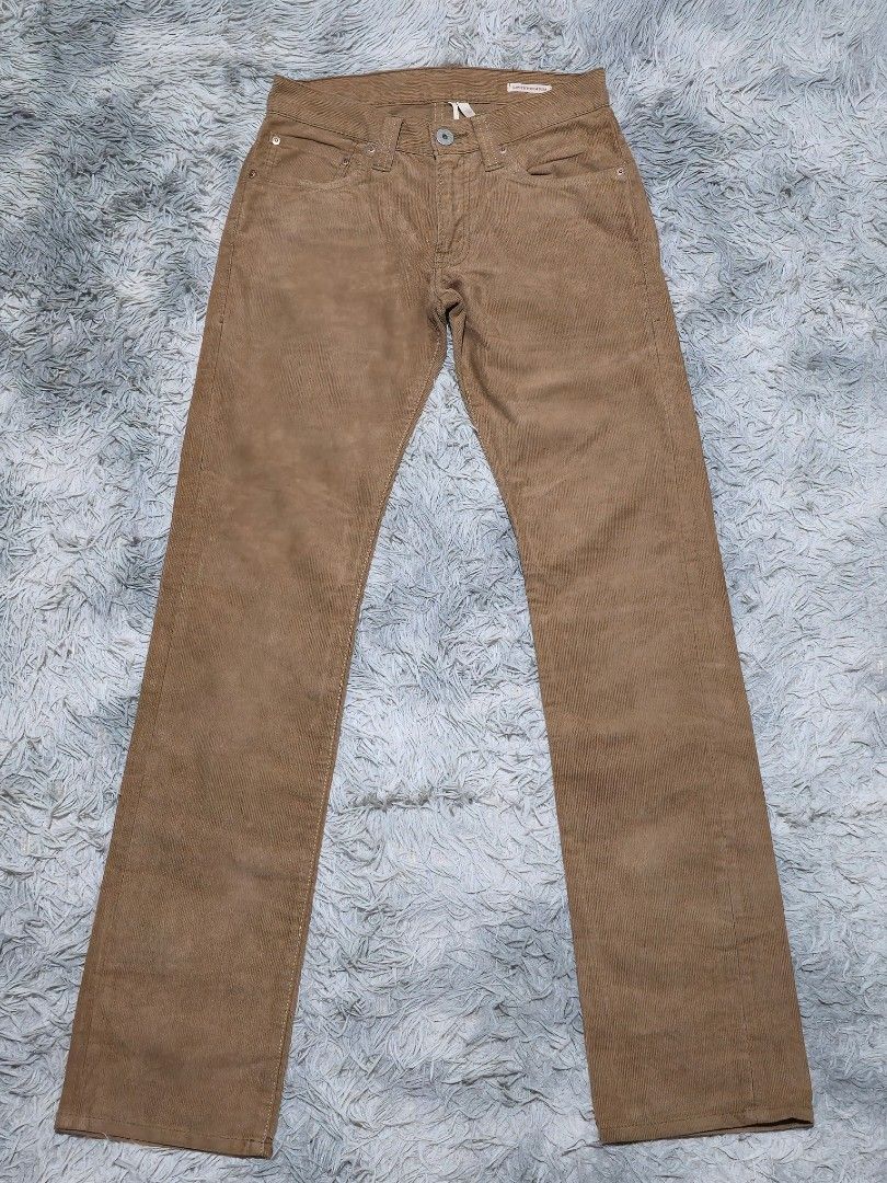 Levi's Corduroy Pants Brown (Category: Jeans) located in Abulug. Submitted by humanwhosellthings (Listing ID 1467644598, Image 2). Description: LEVIS Corduroy Pants ✅Excellent Condition ✅Issue: none ▫️Waist Size: 29 ▫️Length: 43 - Design: Classic five-pocket style, button closure, belt loops - Details: Soft ribbed fabric texture, iconic red tab on back pocket, and brown leather waistband patch.