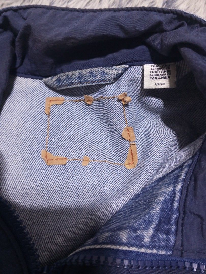 Levi's DENIM jacket (Category: Coats, Jackets and Outerwear) located in Manila. Submitted by pagatpatan59259 (Listing ID 1467707615, Image 3). Description: Levi's DENIM jacket size: M fitting price: 950.