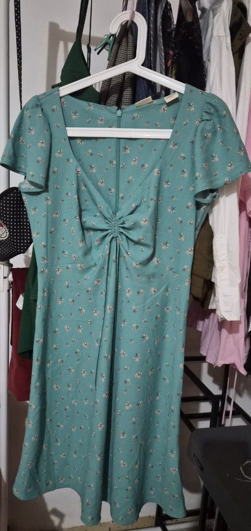 LEVI'S dress M (cut tag) (Category: Dresses) located in Pila. Submitted by dmlmd (Listing ID 1467664484, Image 1). Description: Free Shipping Bought as Surplus. Didnt use. .