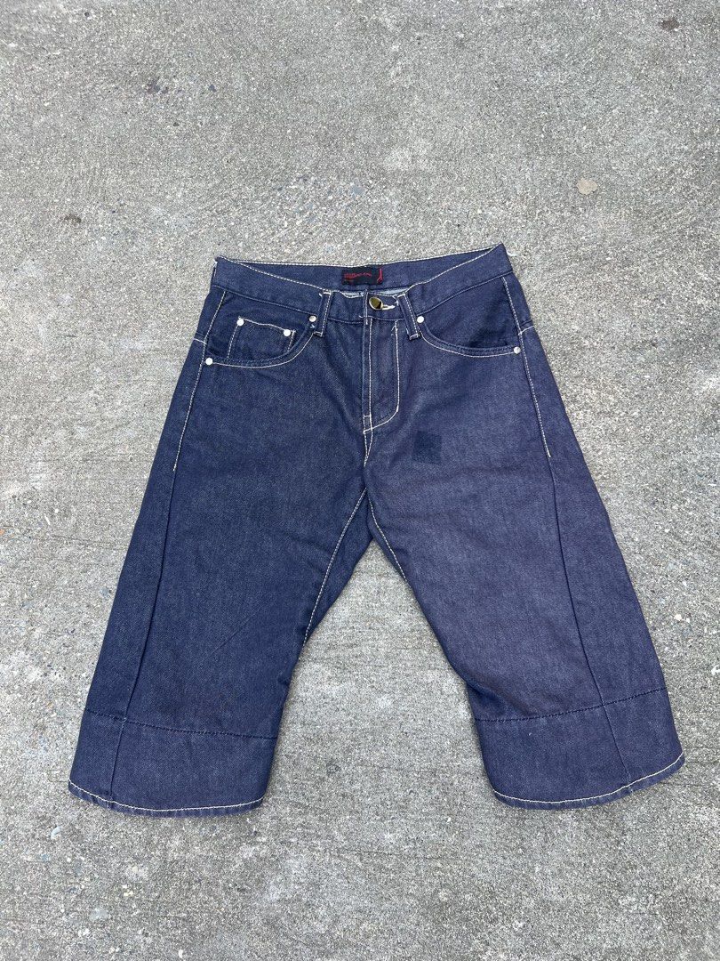 Levis engineered long jorts (Category: Shorts) located in Manticao. Submitted by flipwithdave (Listing ID 1467736850, Image 1). Description: Levis long jorts🔥 GOOD CONDITION✅ COLOR 8.9/10✅ WITH TAGS ✅ Dimes: L:25 W: 28 Leg opening: 8 PRICE:📩 PM na mga bossing📍‼️ IG: flip_with_dave FB: Flip With Dave Carousell: Flip with dave LOCATION: MINDANAO MOP: GCASH 📲 COURIER: J&T🚚 Pay first before delivery 📱 Strictly no cancelation ‼️ No refunds/ retu
