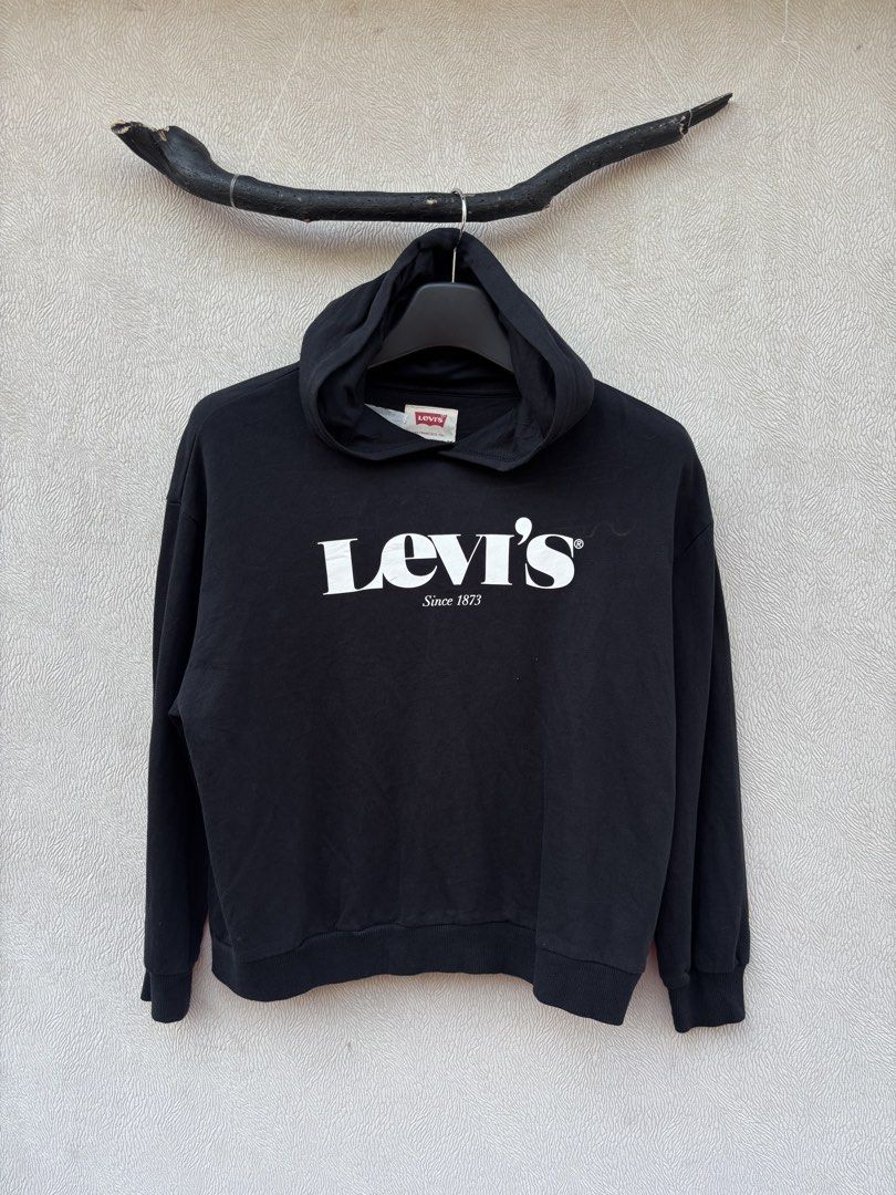 Levis Hoodie (Category: Coats, Jackets and Outerwear) located in Baybay. Submitted by thrift.ed2023 (Listing ID 1467675552, Image 1). Description: Levis Hoodie Medium to Large 21x21 No Issue Need Wash Good as New.