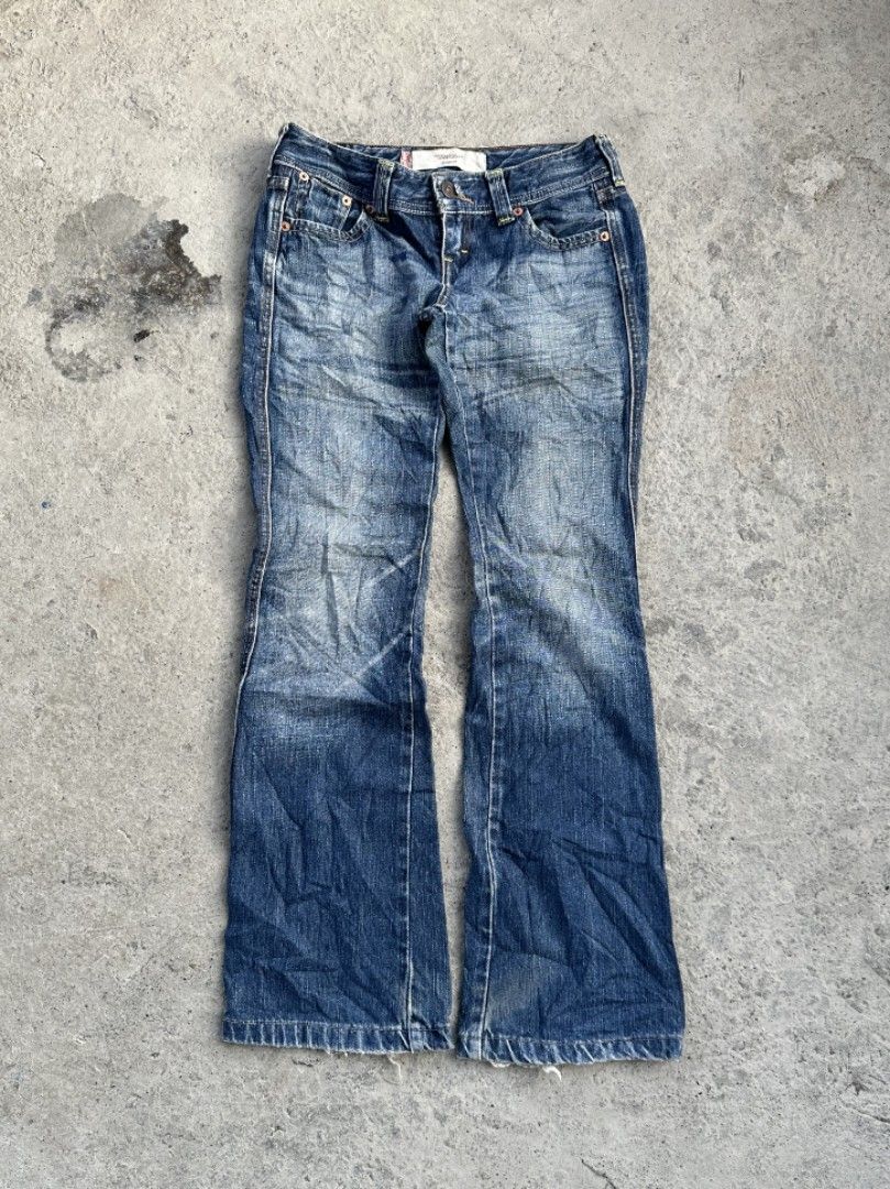 Levis Marissa bootcut jeans (Category: Jeans) located in Davao. Submitted by boss_kel (Listing ID 1467611946, Image 2). Description: Waist: 26-27 Lenght: 36.5 Thigh: 10 Knee: 7 LO: 8.