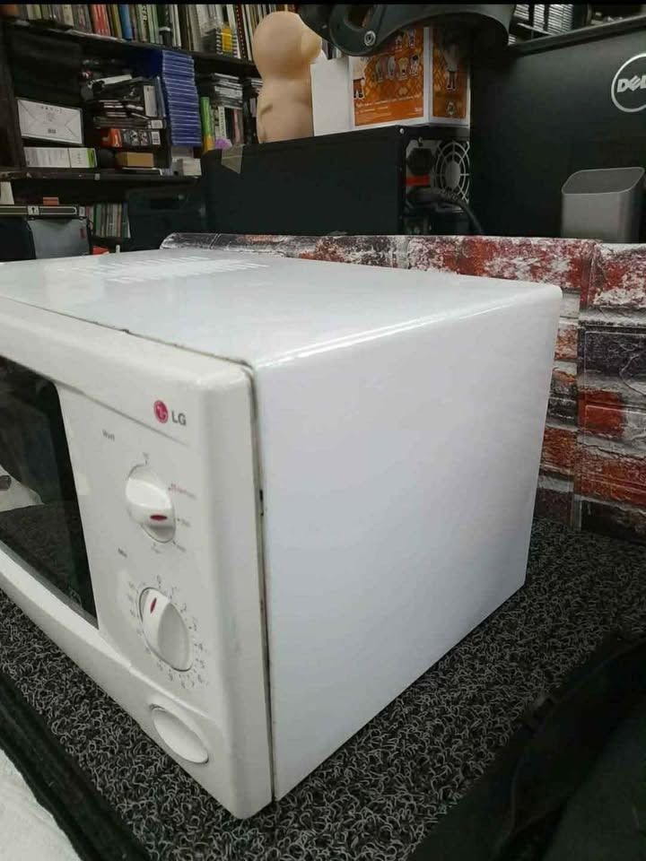 LG White Microwave Oven (Category: Ovens & Toasters) located in Pasay City. Submitted by enrico_appliances (Listing ID 1467623027, Image 3). Description: - Brand: LG - Color: Clean white casing - Controls: Easy-to-use manual dials for power level and up to 60-minute timer - Inclusion: Original glass turntable inside - Condition: Very clean interior cavity and solid exterior - Best for: Hassle-free daily heating and defrosting tasks Brand:LG Model