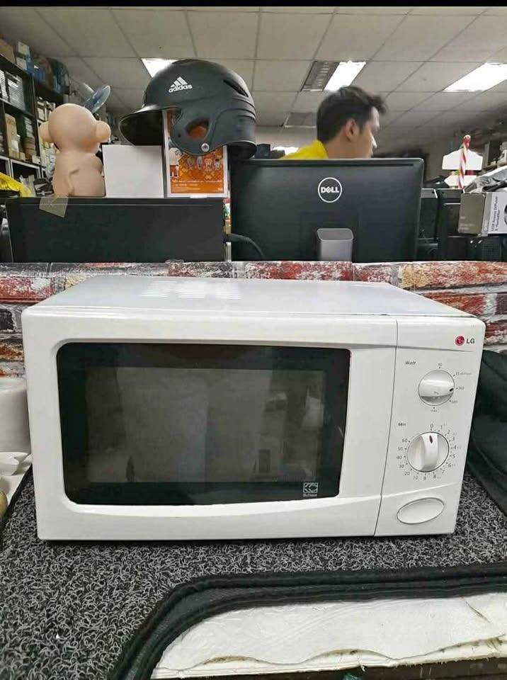 LG White Microwave Oven (Category: Ovens & Toasters) located in Pasay City. Submitted by enrico_appliances (Listing ID 1467623027, Image 1). Description: - Brand: LG - Color: Clean white casing - Controls: Easy-to-use manual dials for power level and up to 60-minute timer - Inclusion: Original glass turntable inside - Condition: Very clean interior cavity and solid exterior - Best for: Hassle-free daily heating and defrosting tasks Brand:LG Model