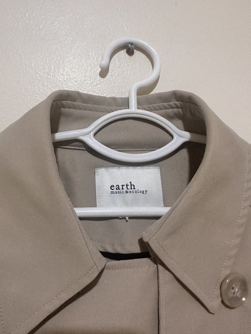 Light Brown Double Breasted Trench Coat (Category: Coats, Jackets and Outerwear) located in Manila. Submitted by eltums (Listing ID 1467697661, Image 3). Description: Lightly used trench coat Can be styled multiple ways Adjustable sleeves Bought this from Japan Best fits L to XL .
