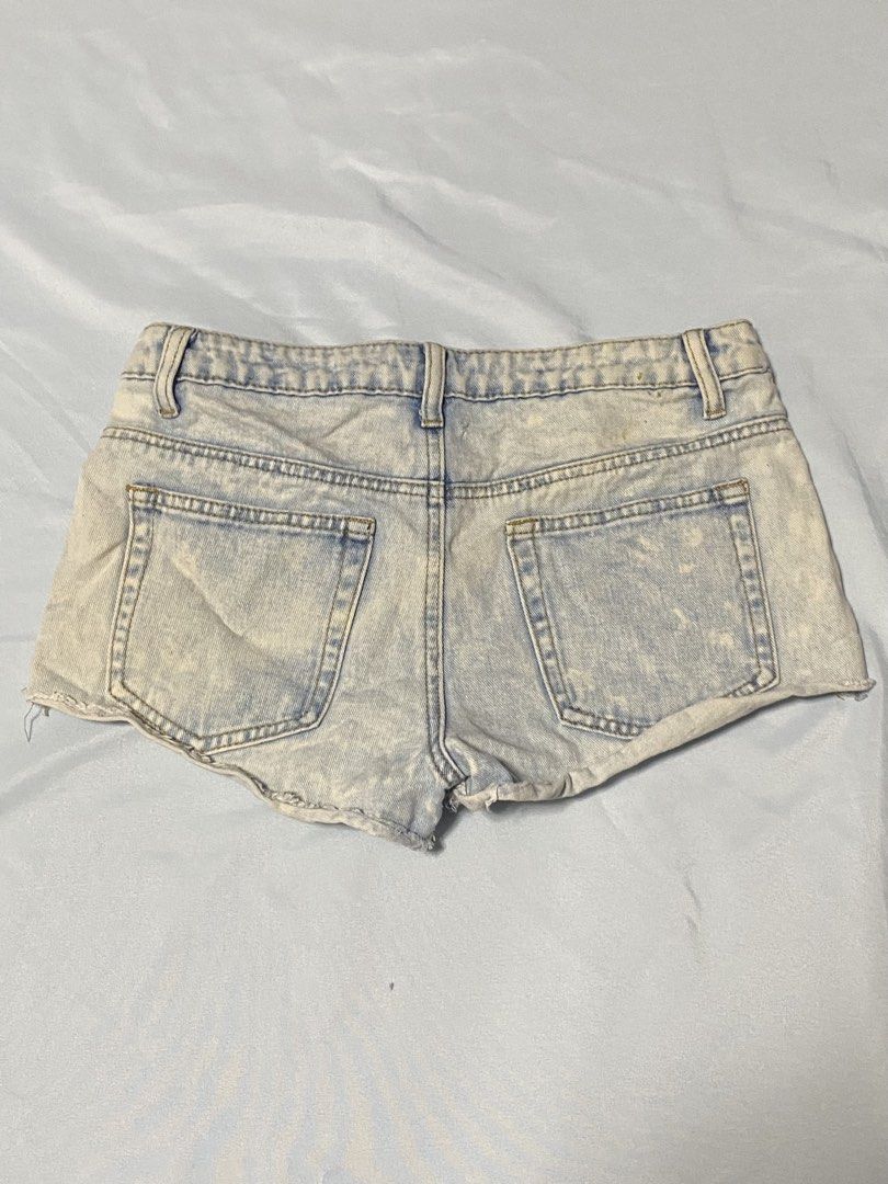 Lightwash Distressed Denim Shorts (Category: Shorts) located in Paranaque City. Submitted by pomeloluvr (Listing ID 1467685859, Image 2). Description: - Style: Casual lightwash denim shorts with an edgy acid wash finish - Details: Classic five-pocket design, sturdy belt loops, and a secure zip fly with top button closure - Hem: Trendy raw hem cutoffs - Versatility: Easy to style with basic tees or tanks for sunny days - Condition: Brand new and r