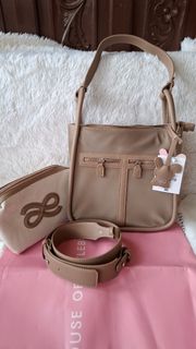 (Category: ) located in . Submitted by fashion_for_uph (Listing ID 1467649393, Image 1). Description: .