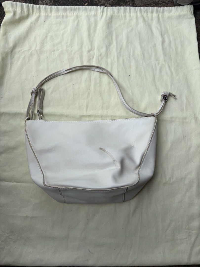 Loewe White Leather Shoulder Bag (Category: Luxury Bags & Wallets) located in Baguio. Submitted by thriftedbaguio (Listing ID 1467730142, Image 2). Description: Very Good Condition Signs Of Use.
