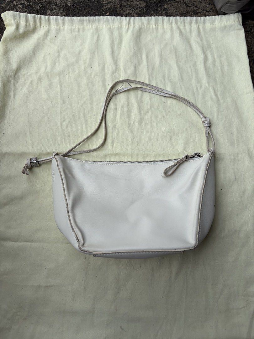 Loewe White Leather Shoulder Bag (Category: Luxury Bags & Wallets) located in Baguio. Submitted by thriftedbaguio (Listing ID 1467730142, Image 1). Description: Very Good Condition Signs Of Use.