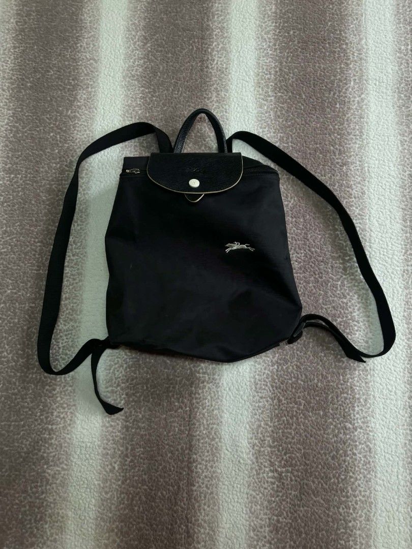 Long champ bag (Category: Luxury Bags & Wallets) located in Bislig. Submitted by chrispril (Listing ID 1467625631, Image 2). Description: long champ backpack excellent condition walang issue 2500.