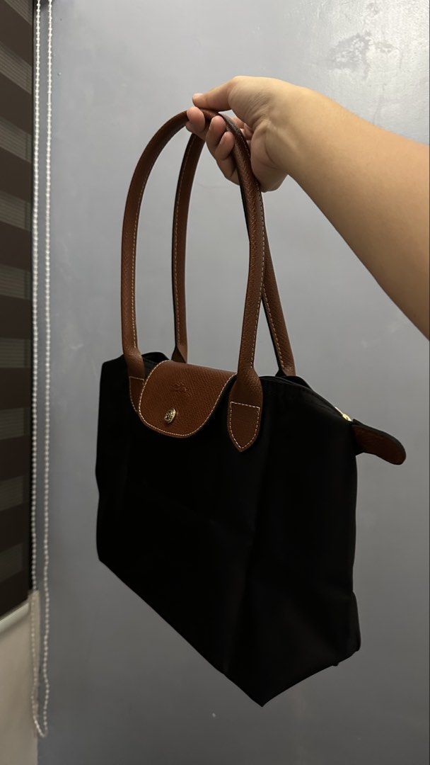 Longchamp Le Pliage Bag (Category: Tote Bags) located in Manila. Submitted by bianxap_ (Listing ID 1467747655, Image 3). Description: RUSH SALE Longchamp Le Pliage Bag - Color: Black - Medium, Long Handle - Authentic - With ziplock bag Rfs: Duplicate + need funds Loc: Bacoor Cavite .