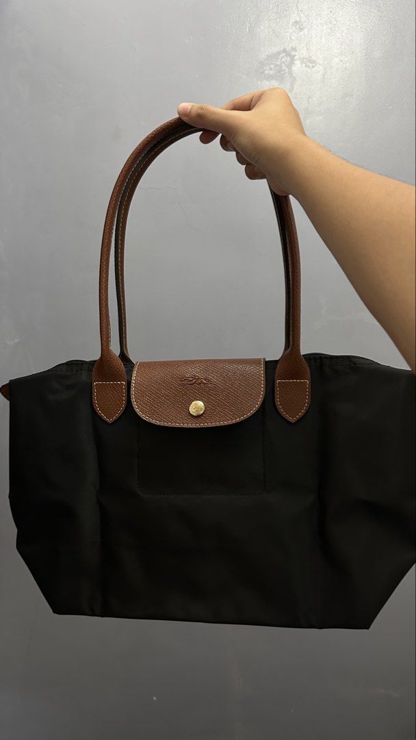 Longchamp Le Pliage Bag (Category: Tote Bags) located in Manila. Submitted by bianxap_ (Listing ID 1467747655, Image 2). Description: RUSH SALE Longchamp Le Pliage Bag - Color: Black - Medium, Long Handle - Authentic - With ziplock bag Rfs: Duplicate + need funds Loc: Bacoor Cavite .