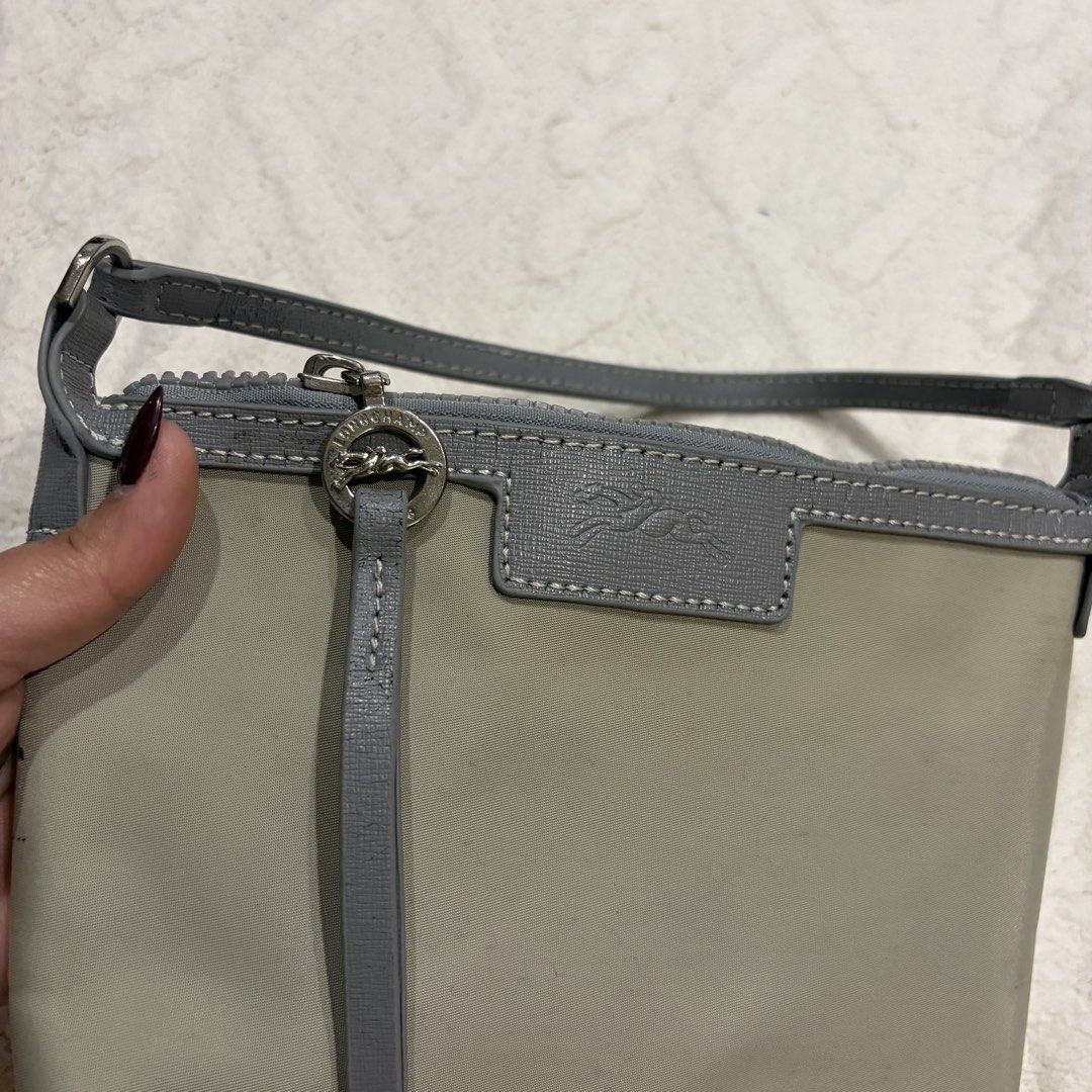 Longchamp Le Pliage Néo Fabric Handbag Regular (Category: Purses & Pouches) located in Angeles City. Submitted by astravintage (Listing ID 1467808621, Image 3). Description: Complete jelly tag, code made in france, high chance na authentic Honestissue: May leather or paint na nadikit sa baba :( check pics, & slight crack sa leather side, check pics if maalis niyo yung leather transfer winner na kayo here so cute siya. .