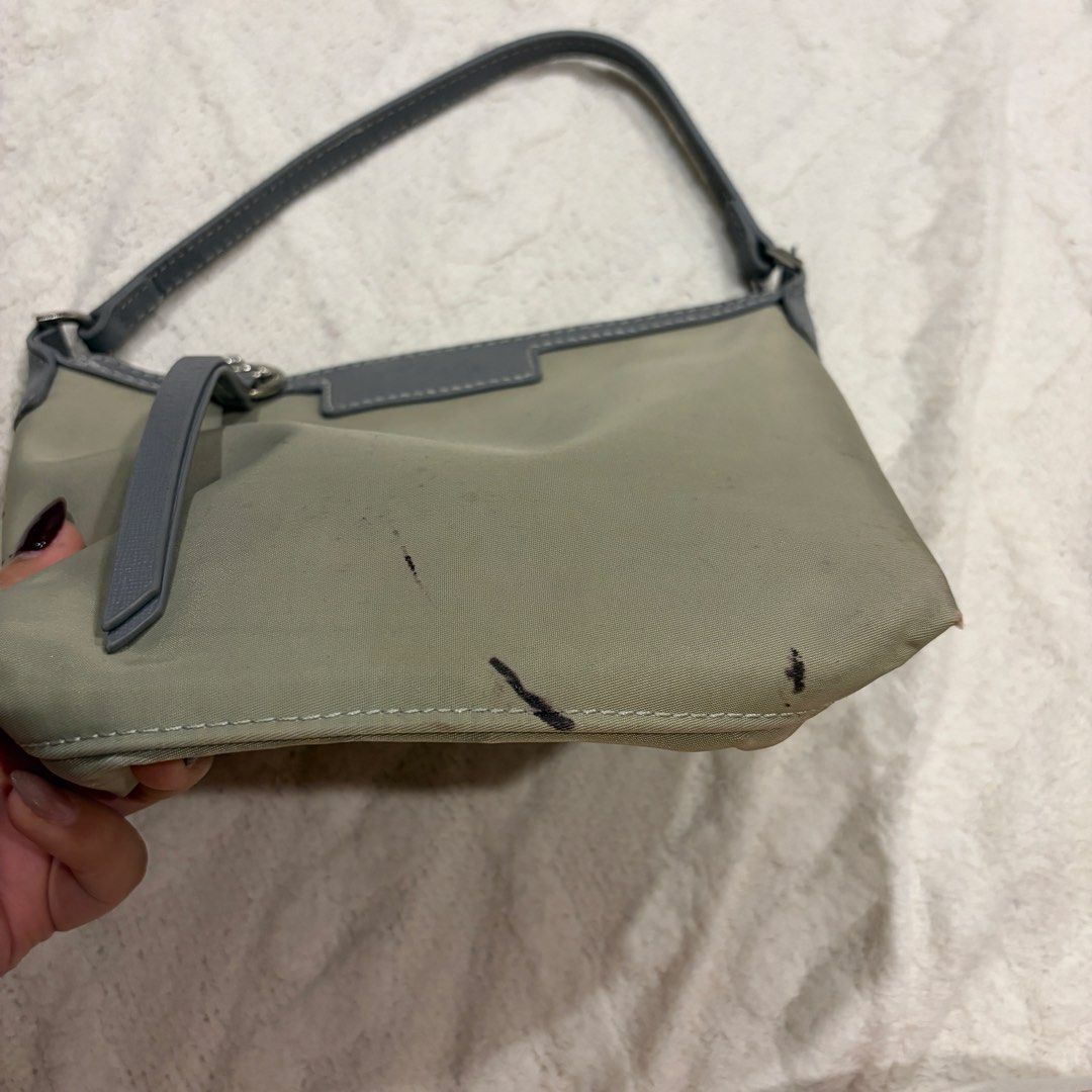 Longchamp Le Pliage Néo Fabric Handbag Regular (Category: Purses & Pouches) located in Angeles City. Submitted by astravintage (Listing ID 1467808621, Image 2). Description: Complete jelly tag, code made in france, high chance na authentic Honestissue: May leather or paint na nadikit sa baba :( check pics, & slight crack sa leather side, check pics if maalis niyo yung leather transfer winner na kayo here so cute siya. .