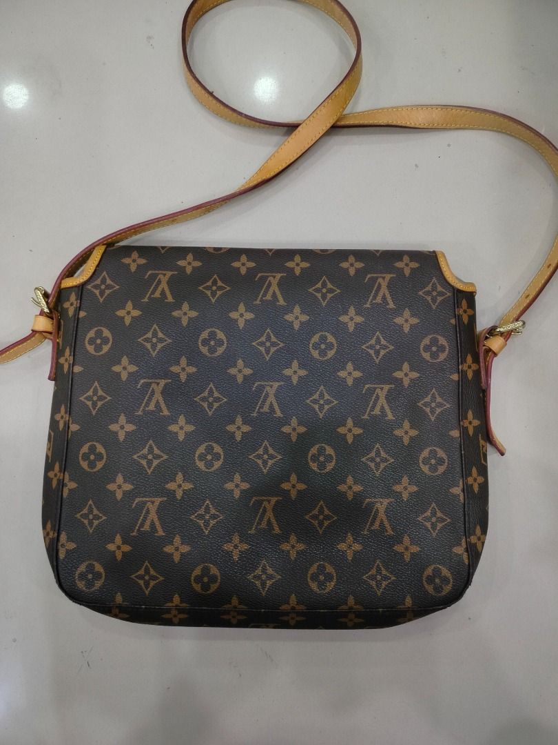 Louis Vuitton (Category: Luxury Bags & Wallets) located in Caloocan City. Submitted by ritubado_19 (Listing ID 1467644765, Image 2). Description: Negotiable Excellent condition .