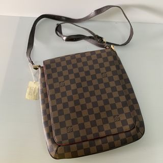 (Category: ) located in . Submitted by vintagebrandedstore (Listing ID 1467661022, Image 1). Description: .