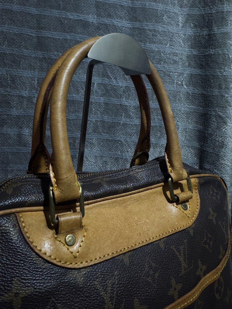 louis vuitton hand bag (Category: Shoulder Bags) located in Cagayan de Oro. Submitted by akidomingo088 (Listing ID 1467655280, Image 3). Description: .