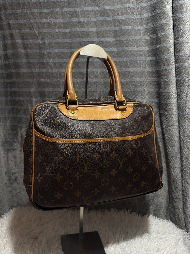 louis vuitton hand bag (Category: Shoulder Bags) located in Cagayan de Oro. Submitted by akidomingo088 (Listing ID 1467655280, Image 1). Description: .