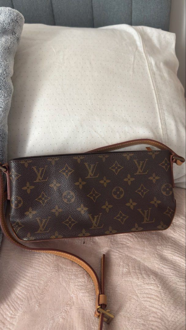 Louis Vuitton Monogram Canvas Crossbody Bag (Category: Luxury Bags & Wallets) located in Pasig City. Submitted by cecilececile4361 (Listing ID 1467667281, Image 2). Description: - Authentic Louis Vuitton Monogram Canvas Shoulder Bag - Classic brown coated canvas with iconic LV print - Genuine vachetta leather adjustable strap and trim - Durable brass hardware with top zipper closure - Clean brown fabric interior lining - Stamped Louis Vuitton Par