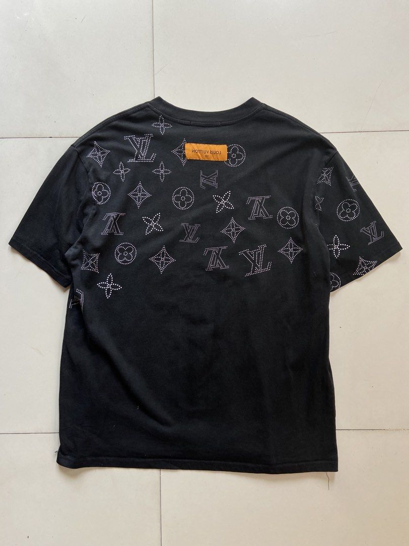 Louis Vuitton Tee (Category: Luxury Apparel) located in Panabo. Submitted by thrifty.red (Listing ID 1467726218, Image 2). Description: width:22 length:29 L to XL Pinhole armpit small only unnoticeable last pic.