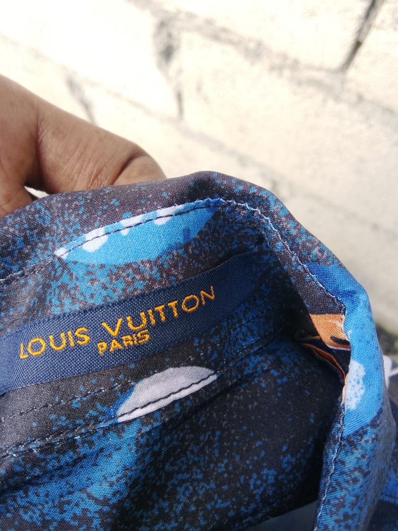 Louiss vuitton planet print (Category: Formal Shirts) located in Bayombong. Submitted by jeffreybee (Listing ID 1467762341, Image 2). Description: Good as new 28-29 length 19 width SMALL FITS MEDIUM.