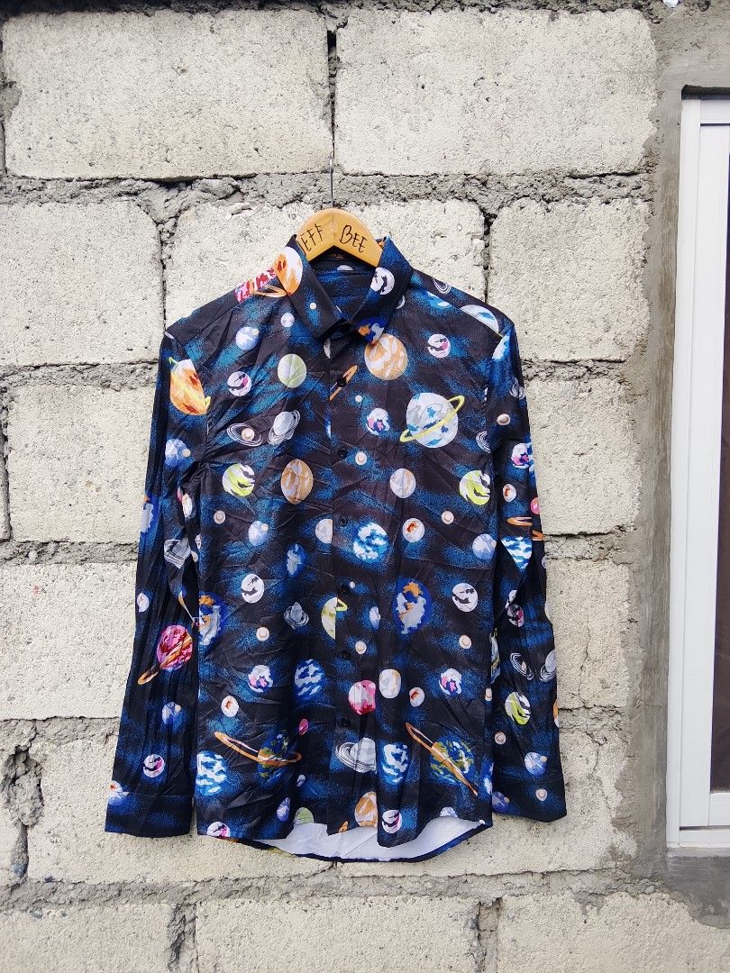 Louiss vuitton planet print (Category: Formal Shirts) located in Bayombong. Submitted by jeffreybee (Listing ID 1467762341, Image 1). Description: Good as new 28-29 length 19 width SMALL FITS MEDIUM.