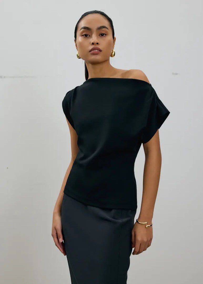 Love Bonito Amala Draped Top (Category: Blouses) located in Mandaluyong City. Submitted by planetplsrsclub (Listing ID 1467627525, Image 1). Description: - Worn twice, like new - Relaxed draped top with a boatneck and short sleeves - Elegant look for casual dates or occasions - Size M - Black - Selling because black doesn’t suit me.
