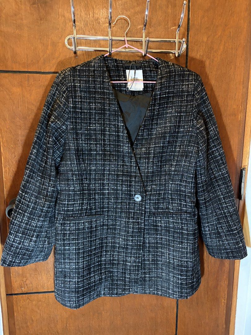 Love Bonito Black Tweed Blazer Jacket (Category: Coats, Jackets and Outerwear) located in San Pedro. Submitted by tin.teodosio (Listing ID 1467724948, Image 1). Description: - Brand: Love Bonito - Condition: Brand new washed but unused - Color/Pattern: Classic black and white tweed .