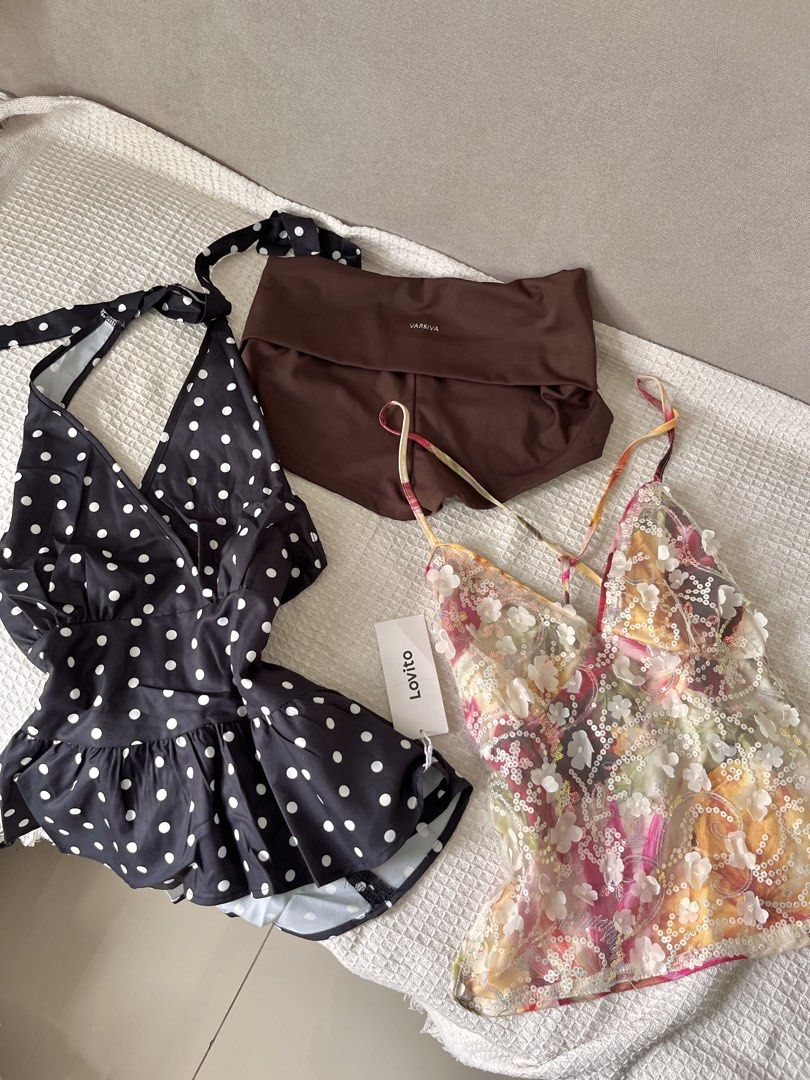 LOVITO BACKLESS POLKA TOP! 🪽 (Category: Sleeveless) located in Quezon City. Submitted by nikiwardrobe (Listing ID 1467691003, Image 2). Description: Perf for Lalafest! Oliviaaa Dean 👀 RFS: Too big on my chest area! :(( SIZE: M (But I believe keri sa large since garterized naman sa back!) MOP: GCash 50% DP to secure ⭐️ MOD: Lalamove .
