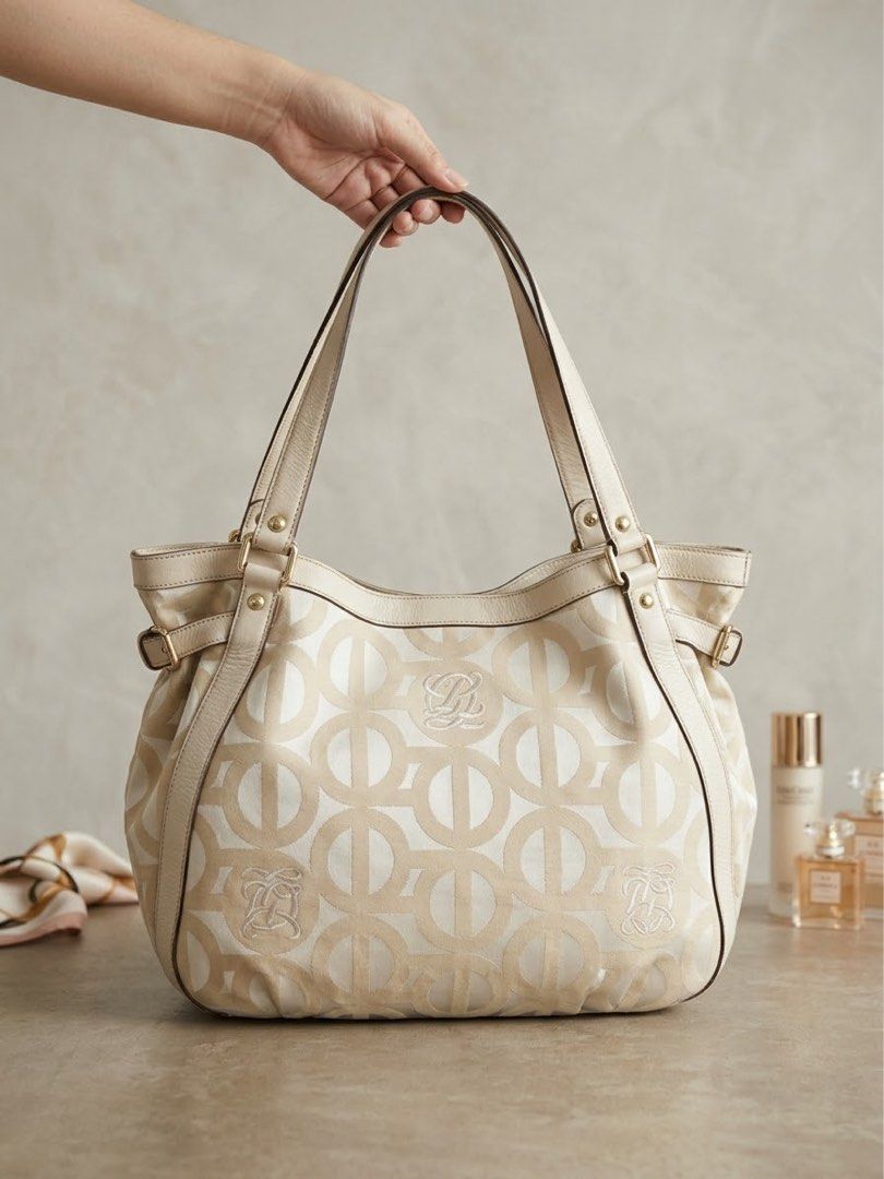 LQ TOTE BAG (Category: Tote Bags) located in Quezon City. Submitted by okcaaai (Listing ID 1467677367, Image 1). Description: LQ Tote Bag Needs cleaning but overall in good condition. .