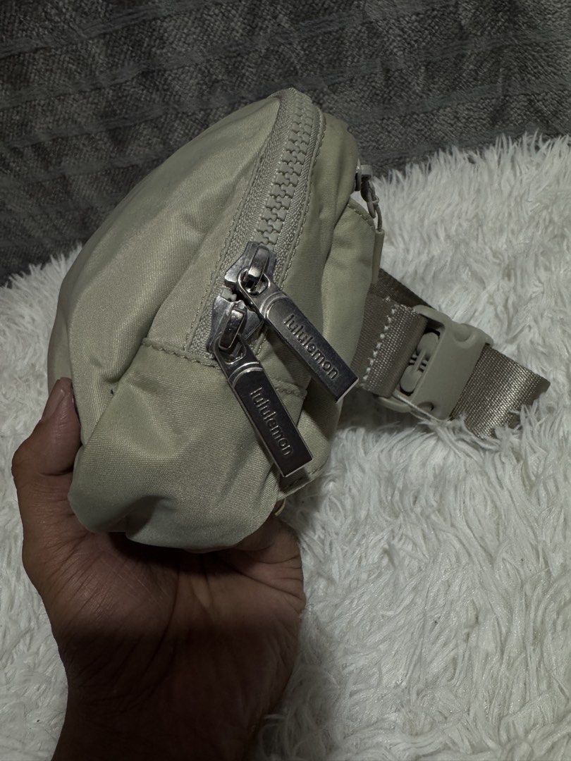 lululemon (Category: Belt bags, Clutches and Pouches) located in Cagayan de Oro. Submitted by akidomingo088 (Listing ID 1467604957, Image 3). Description: good condition no hiden flaws please check photos provided what you see what you get 🫶🏻.