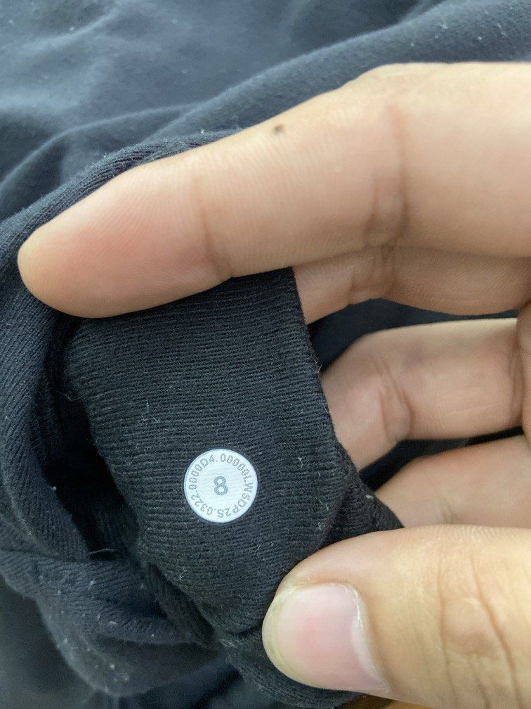 Lululemon Black Sweatpants (Category: Other Bottoms) located in Cavite. Submitted by abasolo_jv (Listing ID 1467634493, Image 2). Description: Good Condition 9.5/10 Color Rate Dot 8 Large try to offer .