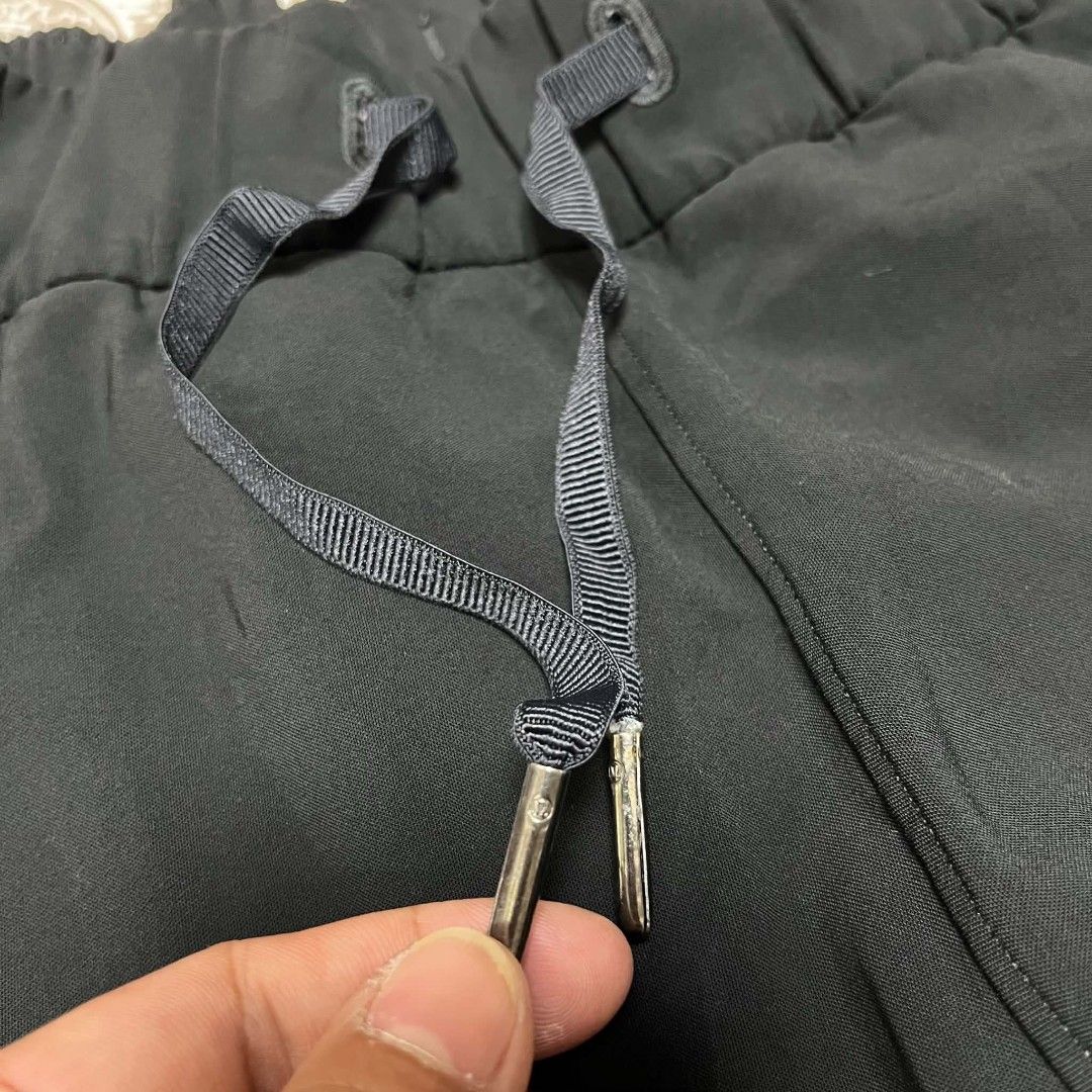 Lululemon dot 2 (Category: Activewear) located in San Pablo. Submitted by reyfox (Listing ID 1467686361, Image 2). Description: lululemon trauser pants fits up to dot 4.