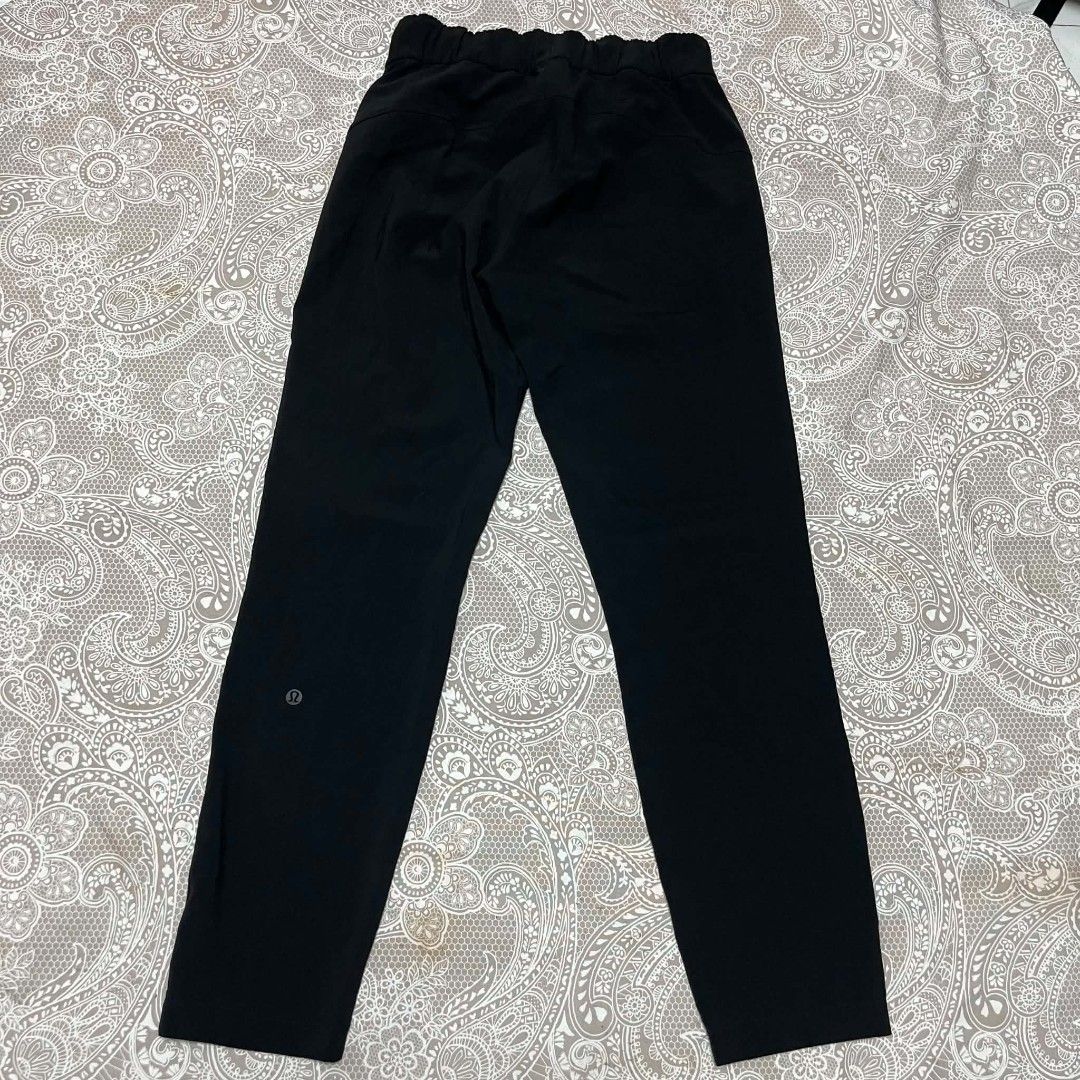 Lululemon dot 2 (Category: Activewear) located in San Pablo. Submitted by reyfox (Listing ID 1467686361, Image 1). Description: lululemon trauser pants fits up to dot 4.