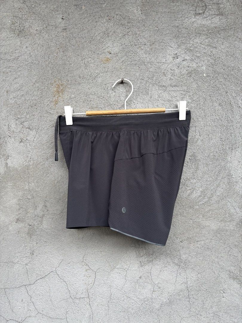Lululemon Fast & Free Reflective Short (Category: Activewear) located in Davao. Submitted by lumpiashanghai (Listing ID 1467733921, Image 3). Description: Lululemon Fast & Free Reflective Short Waist 28-32, Lenght 12 Good Asnew Condition No issue & Need wash 1,000 +shipping.