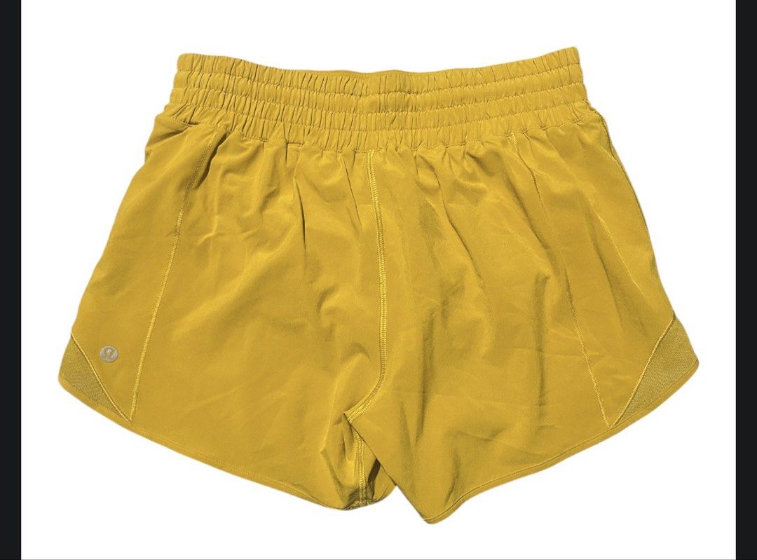 Lululemon Hotty Hot High-Rise Lined Short 4" dot 4 (Category: Activewear) located in Iba. Submitted by xooperfindslb (Listing ID 1467625724, Image 3). Description: Lululemon Hotty Hot High-Rise Lined Short 4” Dot 4 Color: not sure sa color pero sa tinging ko parang color mustard Can pass as brandnew,parang tinanggal lng hangtang No issue.