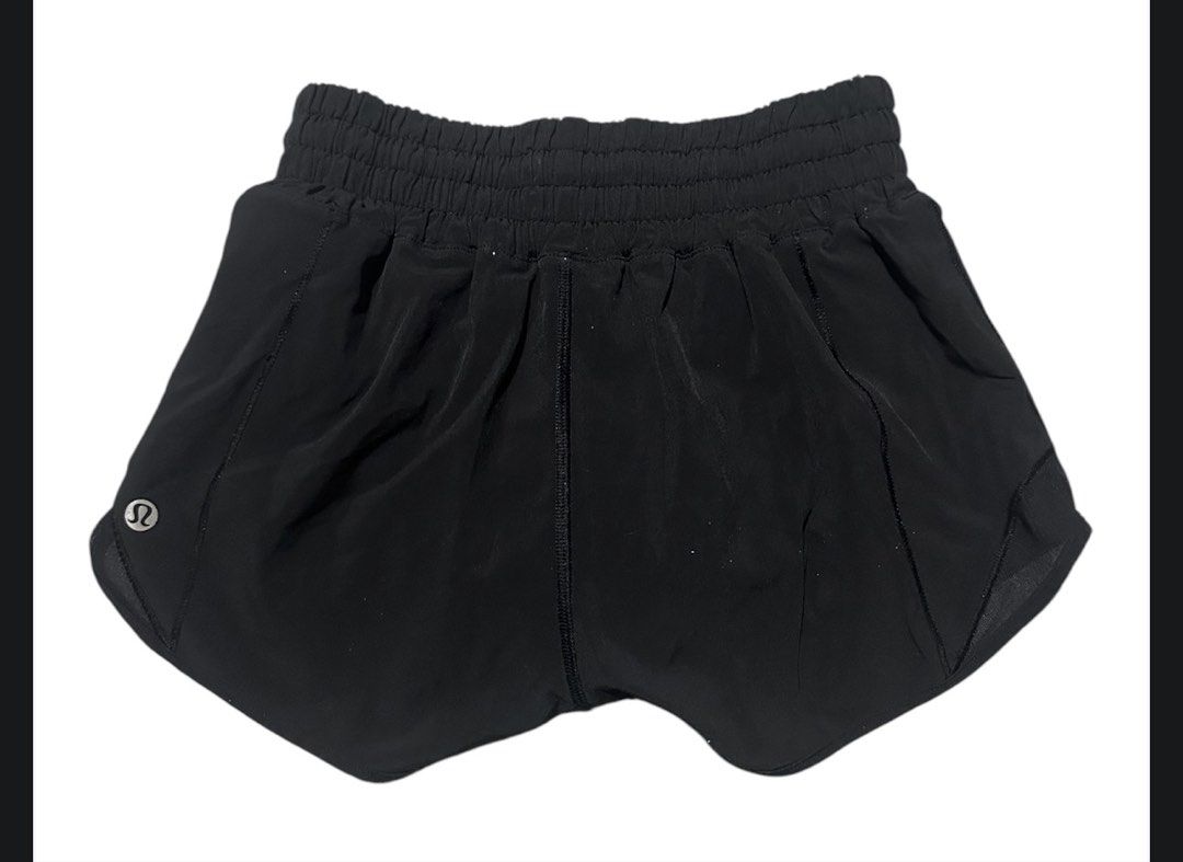 Lululemon Hotty Hot Short *High-Rise 2.5" dot 0 (Category: Activewear) located in Iba. Submitted by xooperfindslb (Listing ID 1467626596, Image 3). Description: Lululemon Hotty Hot Short *High-Rise 2.5” Dot 0 Color: black Good condition No issue.