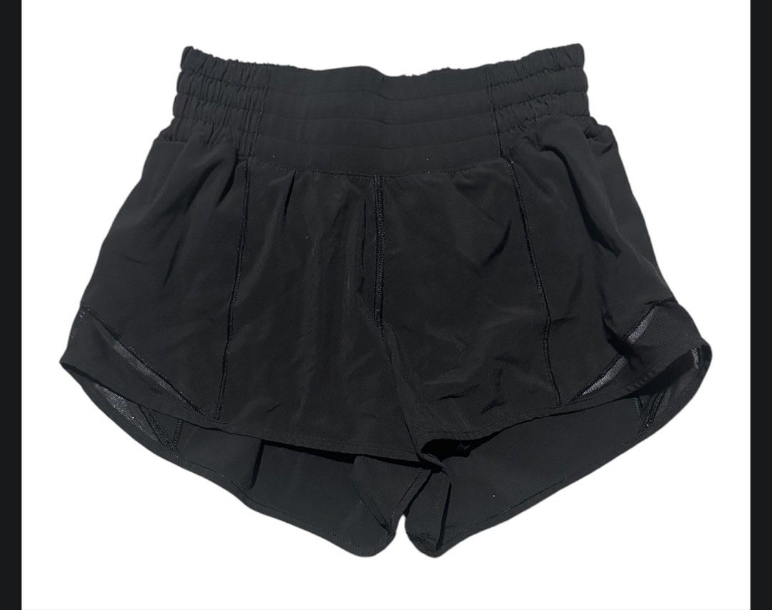 Lululemon Hotty Hot Short *High-Rise 2.5" dot 0 (Category: Activewear) located in Iba. Submitted by xooperfindslb (Listing ID 1467626596, Image 2). Description: Lululemon Hotty Hot Short *High-Rise 2.5” Dot 0 Color: black Good condition No issue.