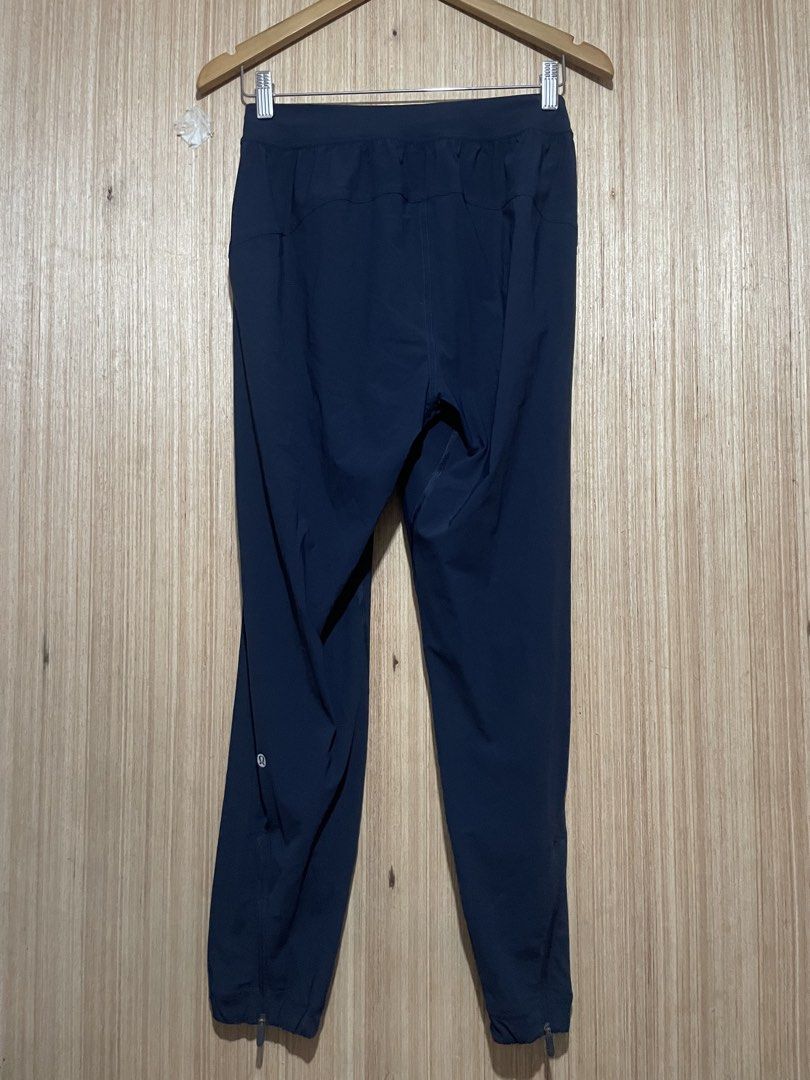 Lululemon Jogger (Category: Joggers) located in Cebu City. Submitted by lucky.finds.ph (Listing ID 1467759601, Image 1). Description: Lululemon Jogger Size small on tag 28 safe to stretch Lenght 37 As new With lower zip.