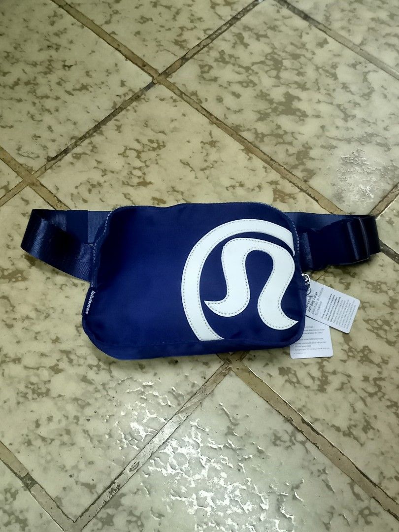 Lululemon Navy Blue Belt bag x (Category: Belt bags, Clutches and Pouches) located in Aguinaldo. Submitted by ukayandthrift (Listing ID 1467703944, Image 1). Description: .